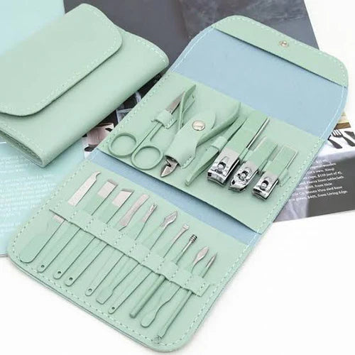 Nail Clipper/Manicure & Pedicure Kit 16 PCs